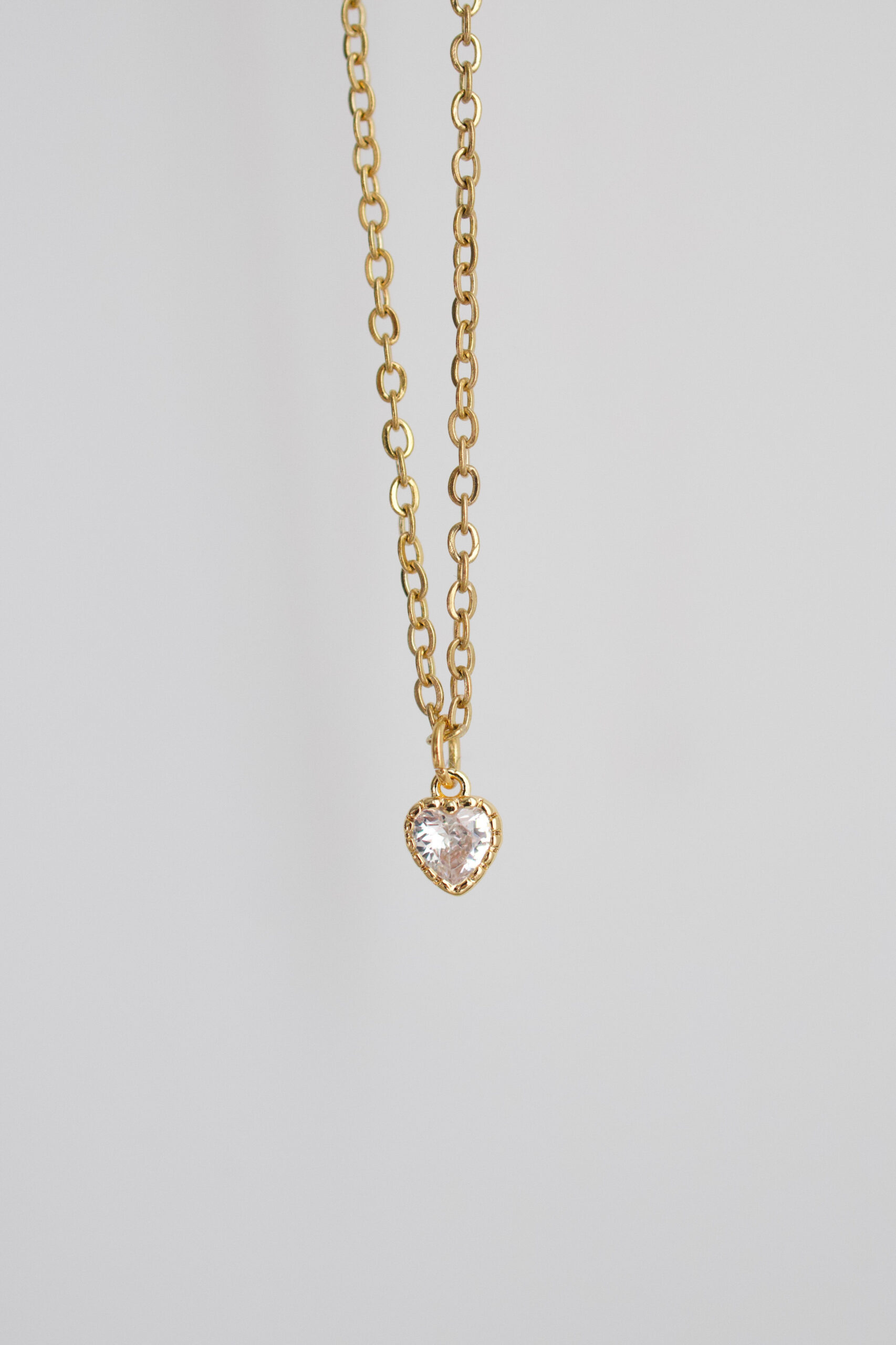 Naszyjnik złoty minimalistyczne kryształowe serce crystal